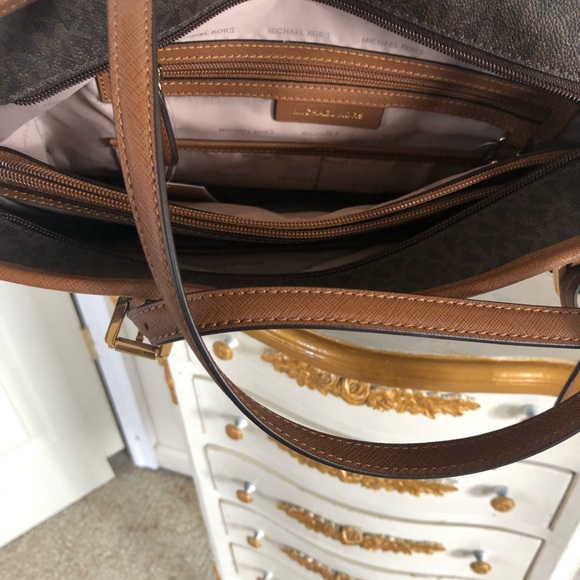 Handbag - Picture 3 of 8